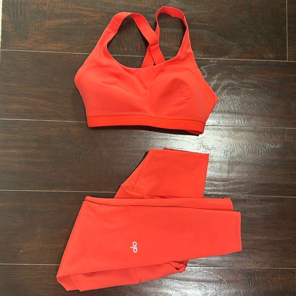Red hot summer Alo Yoga set.
